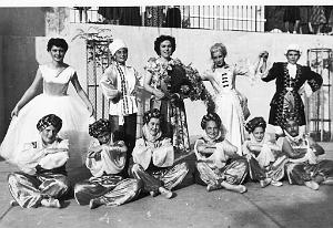 ECOLE DES DAMES AFRICAINES RUE BERANGER ST PIERRE FESTIVITES 1954 1955  (8)